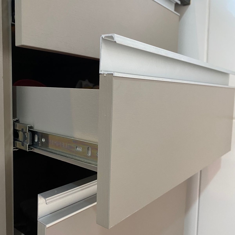 Profili in alluminio per estrusione Hardware per mobili personalizzato per arredamento di materiali da costruzione