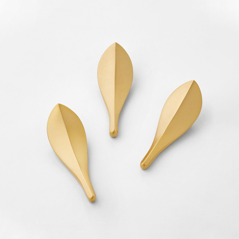 Nordic Brass Glod Leaves Cabinet Door Wardrobe Handle 2pares Furniture Handle Knob Double Hole Fixed Equipaggiato con vite
